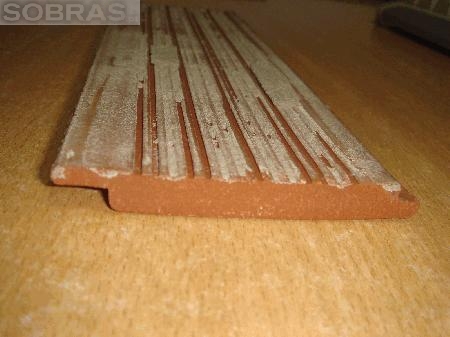 Tijoleira alheta vermelha