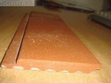 Tijoleira alheta vermelha