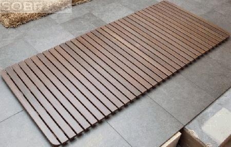 Estrado de madeira para base chuveiro