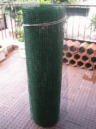 Rede verde + ou - 9 metros de comprimento por 1 metro altura